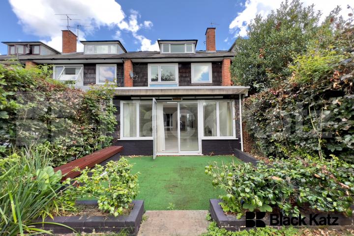 Superb 4 Bed with over 2050 Sq. Ft. of living & entertaining space Rockwell Gardens , Dulwich / Crystal Palace / Gipsy Hill Borders